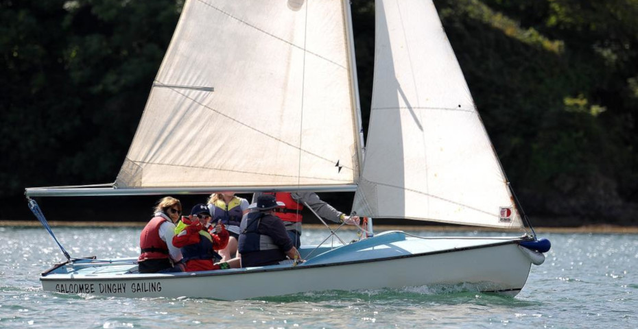 Salcombe sailing dinghy 4