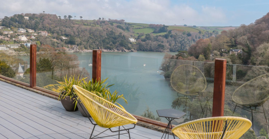 places to stay during the Dartmouth Regatta High Banks