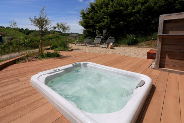 hot tub guide for holiday lets