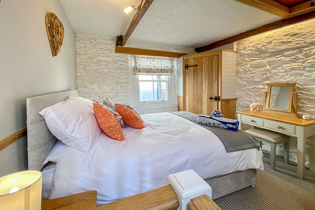 Pilchard cottage bedroom - a holiday cottage in Brixham