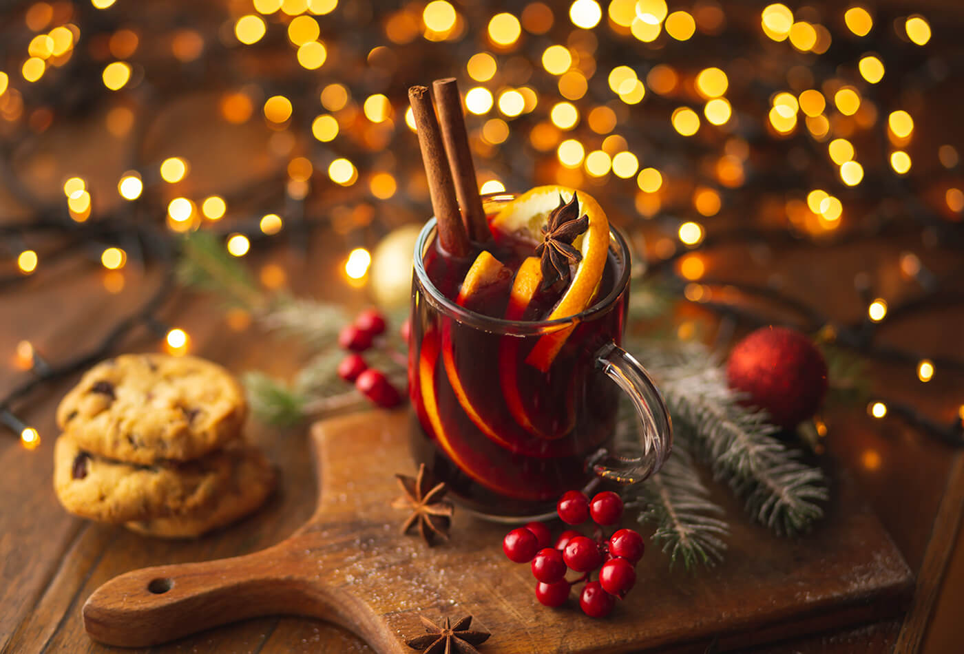 Mulled wine by the Christmas tree - Pubs in South Devon open on Christmas Day