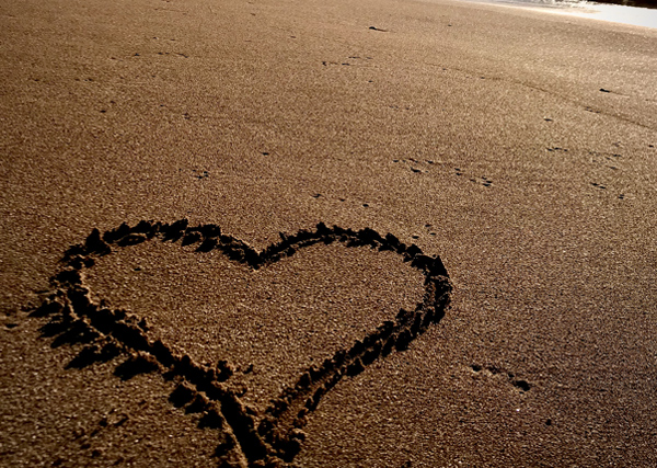 Heart in the sand - valentines day date ideas