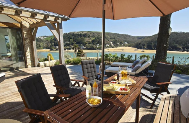Dine alfresco in your outdoor living space - patio furniture