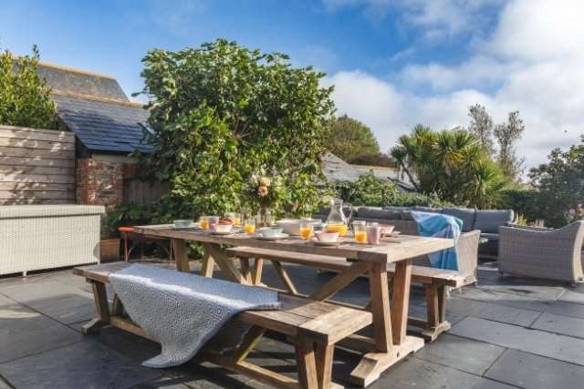 Al fresco lunch in South Devon