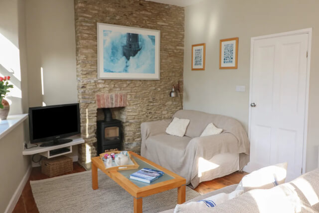 1 Bailey's Cottage - Living Room