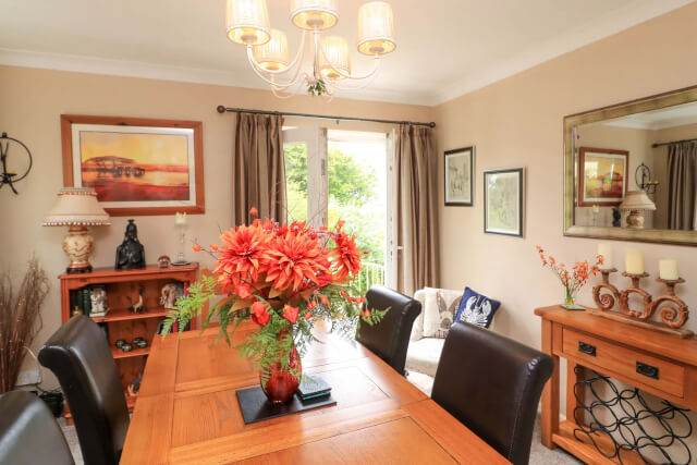 1 Bailey's Cottage - Living Room