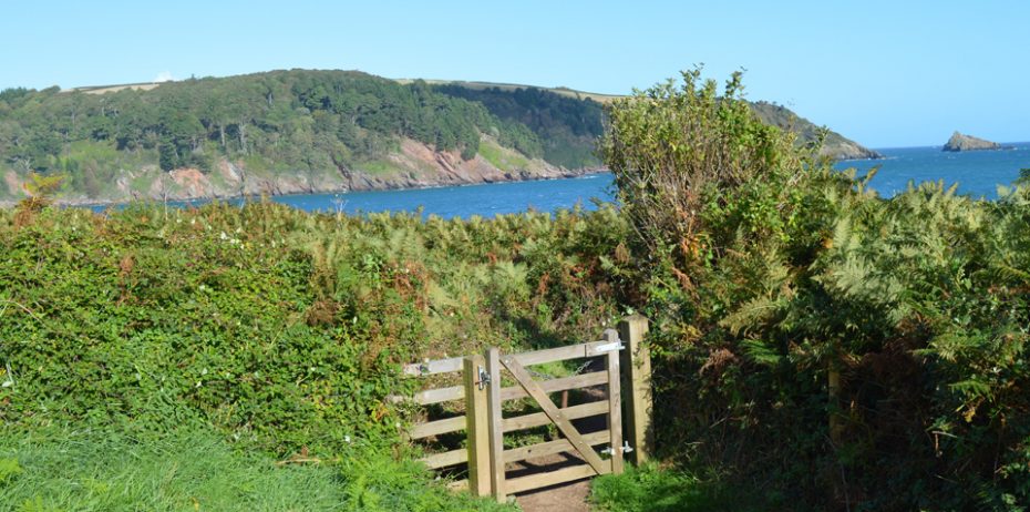A gate on the way to Sugary Cove and Dartmouth Castle